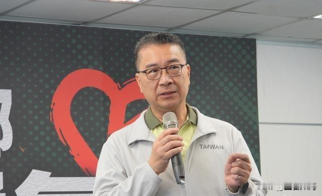 内部民调仅三人能看，绿营徐国勇急忙喊话不能得意自满。随着县市角逐进入倒计时阶段，