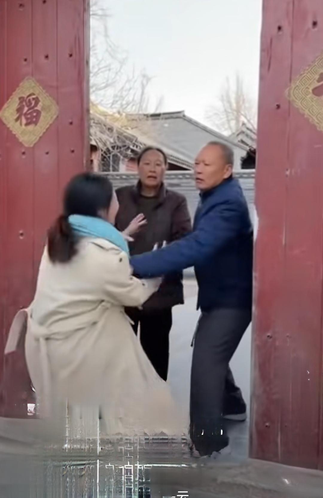 湖南网红辞工嫁黑人老公，如今哭着要带娃回家，网友为啥集体喊“别回来”？还记得