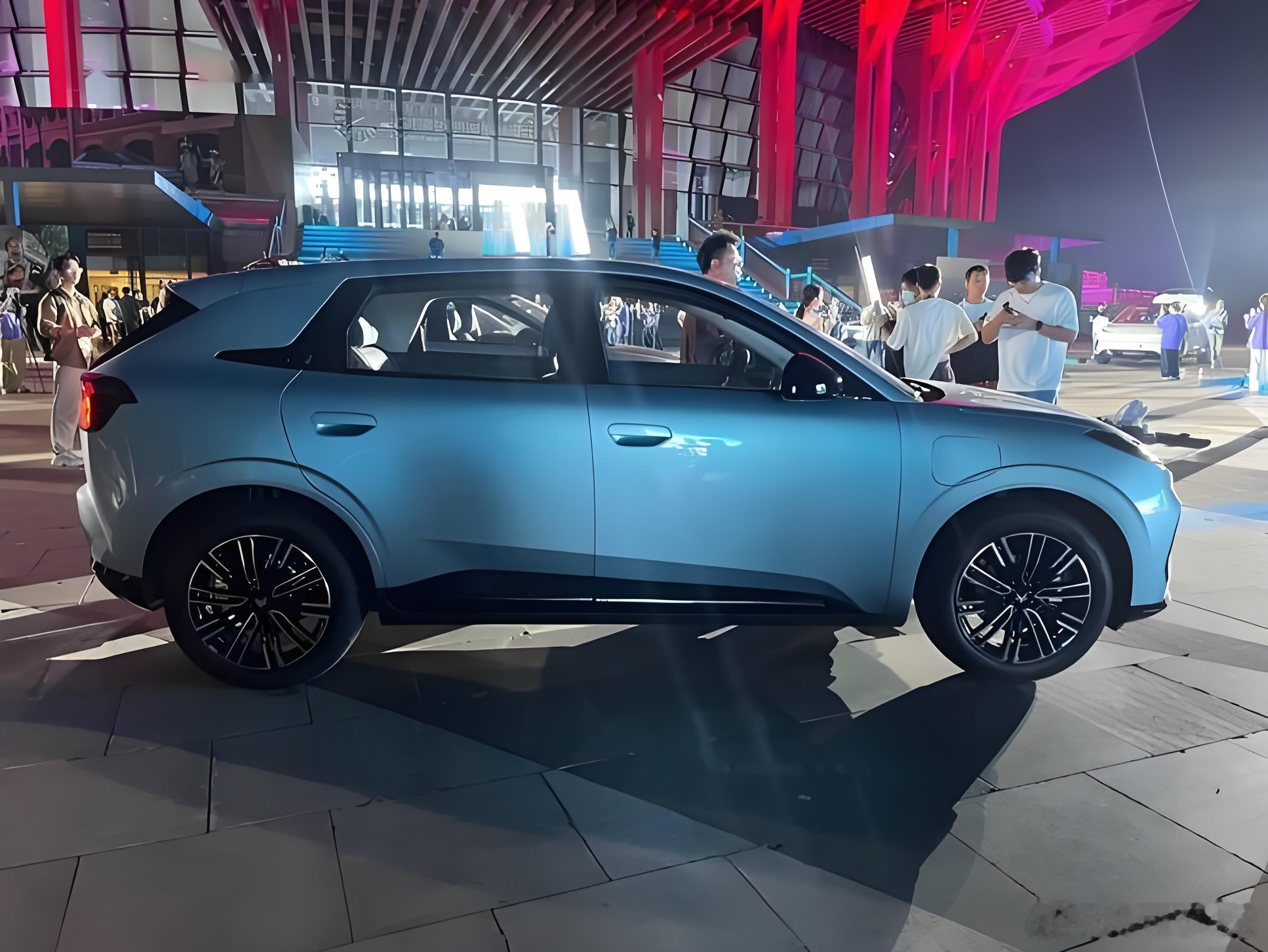 极狐T1：425km续航，满足家庭所有出行需求之前看某款车，副驾吸风口做单面