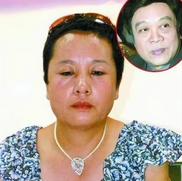 2004年，“赵忠祥数几年时间里一直和我保持着不正当关系，并且把我折磨的满身疾病