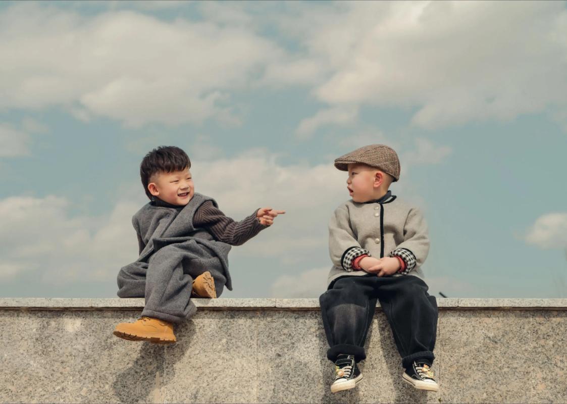 一个上小学二年级、只有7岁的小女孩，其聪明灵活程度和解决问题的办法让大人都叹服。