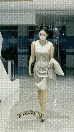 还是有点肉肉好看，太瘦就是排骨和病态