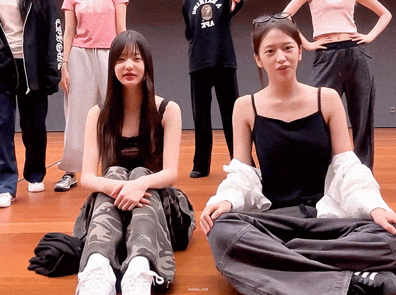离了美颜滤镜的张元英假/体正在疯狂长出血肉金智秀女神​​​​