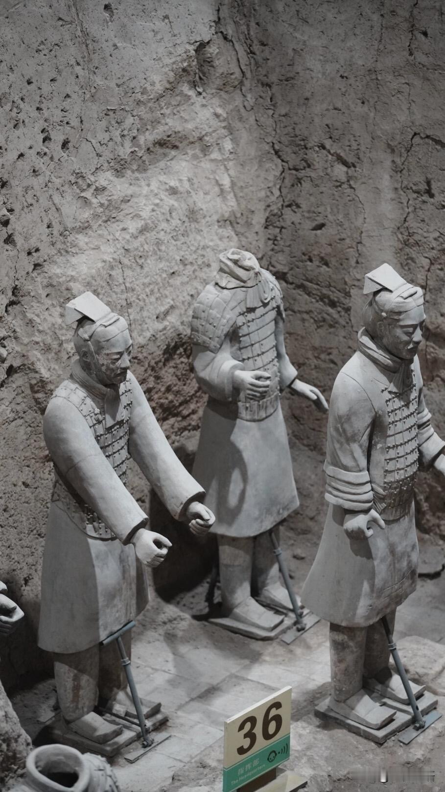 第一次踏上西安的土地，课本里的长安、十三朝古都，不再是遥远的文字。站在秦