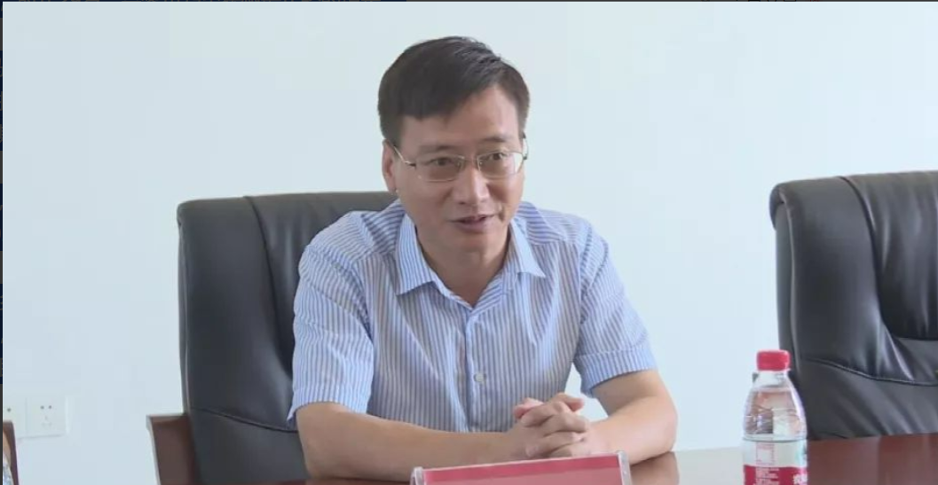 副县长马驱拉拢6名公职人员，组建“七兄弟吃喝圈”，长期接受打牌掼蛋等“保姆式”服
