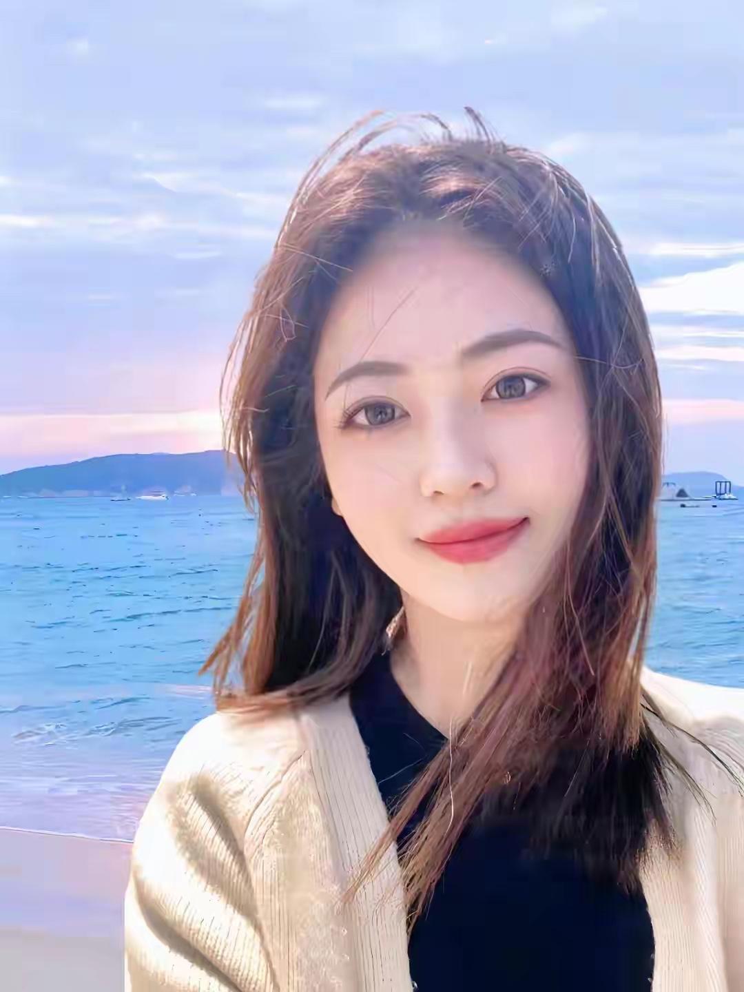 妻子精心打扮，要去接男发小回国，在她伸手开门的时候，我摘下婚戒：“去吧，明天民政