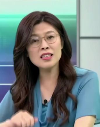 11月12日，郑丽文与美国在台协会终于见面了，通过对郑丽文的观察，终于发现她是一