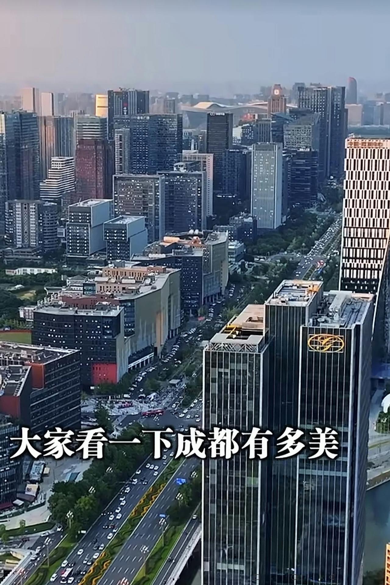 台湾“网红”馆长陈广汉镜头下的成都市美景！他说：“成都市的建设和道路超夸张的，