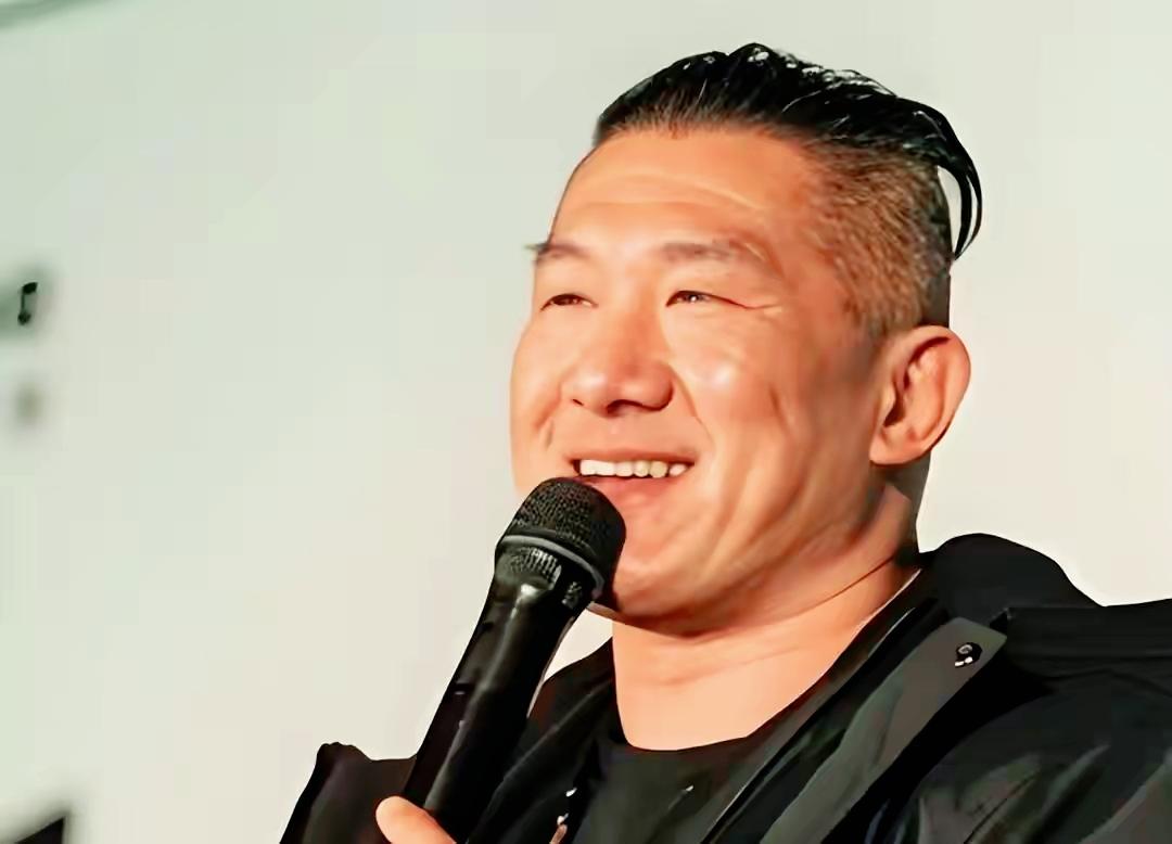 风向突变！岛内网红“馆长”直播中突然喊出这句话，台当局慌了！你敢信吗？一个