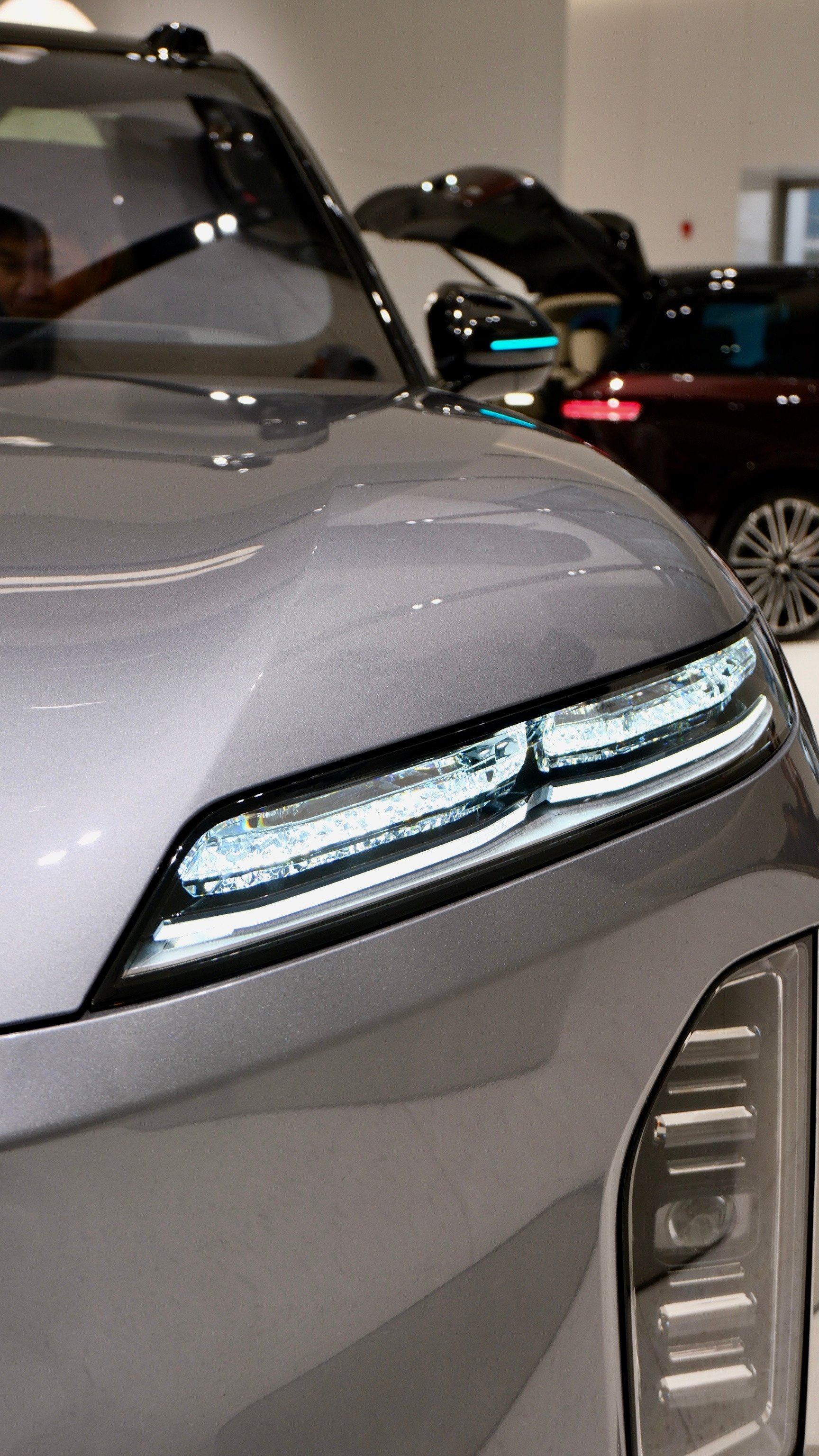 蔚来es9深圳好多车SOMECAR银色感觉更蔚来