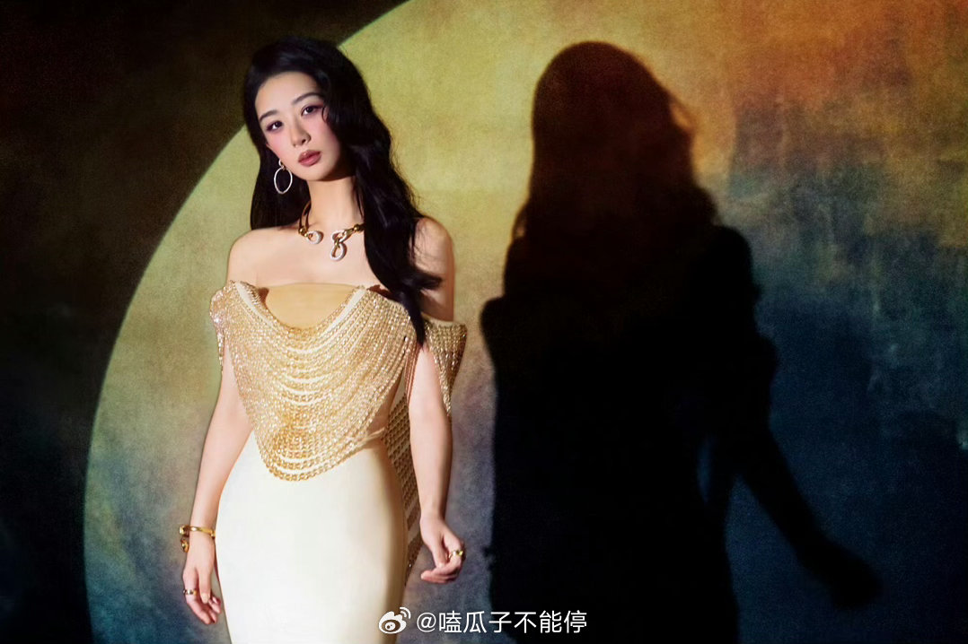 AlexisMabille发快拍认领杨紫百花奖的礼服了，就这样满意