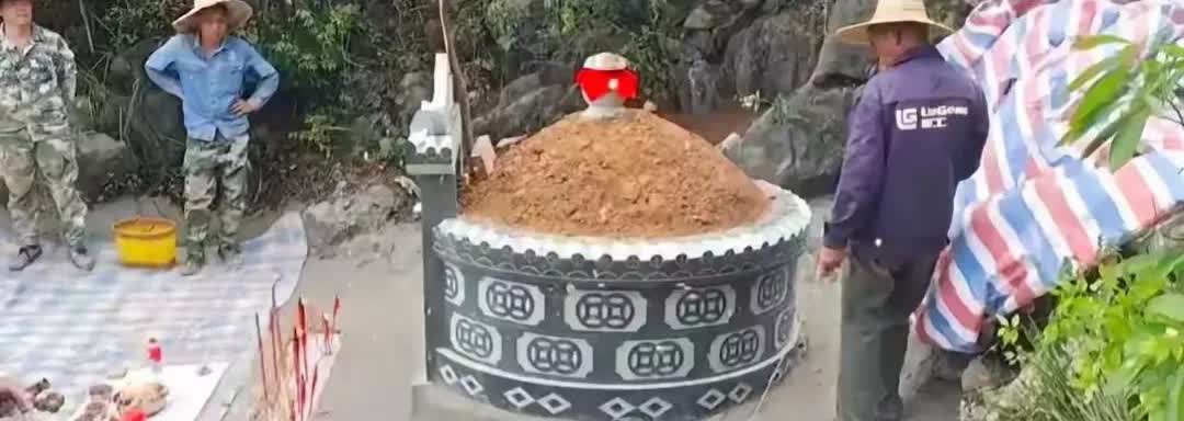 广西，有一名女子在网上吐槽，她老公被亲戚叫去帮忙做围坟，谈好每天工钱是300块钱