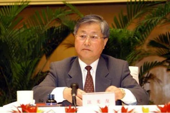 1995年，时任哈尔滨市市长汪光焘多次提议，将拥有百年历史的哈尔滨中央大街打造成