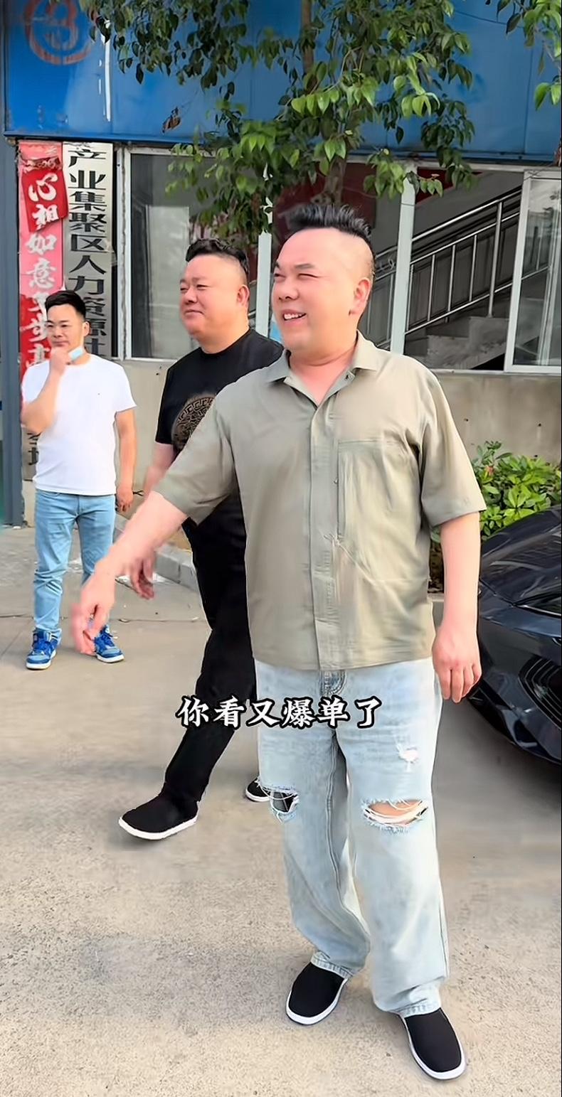上海阿牛哥，花7000多元买了10条软中华，又花1万多元买河南大网红刘文新旗下的