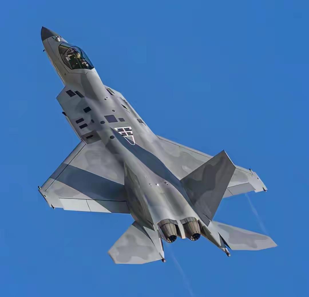 听说韩国的5代机KF21量产第一架下线，把韩国总统李在明高兴的亲自跑到现场助威。