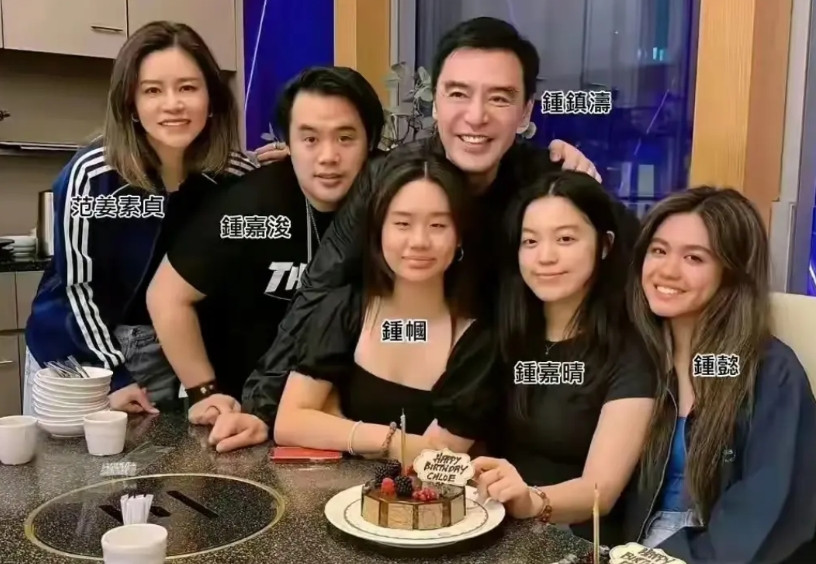 钟镇涛的4个孩子儿子，钟嘉俊，34岁，是前妻章小蕙生的，没进娱乐圈，自己经营