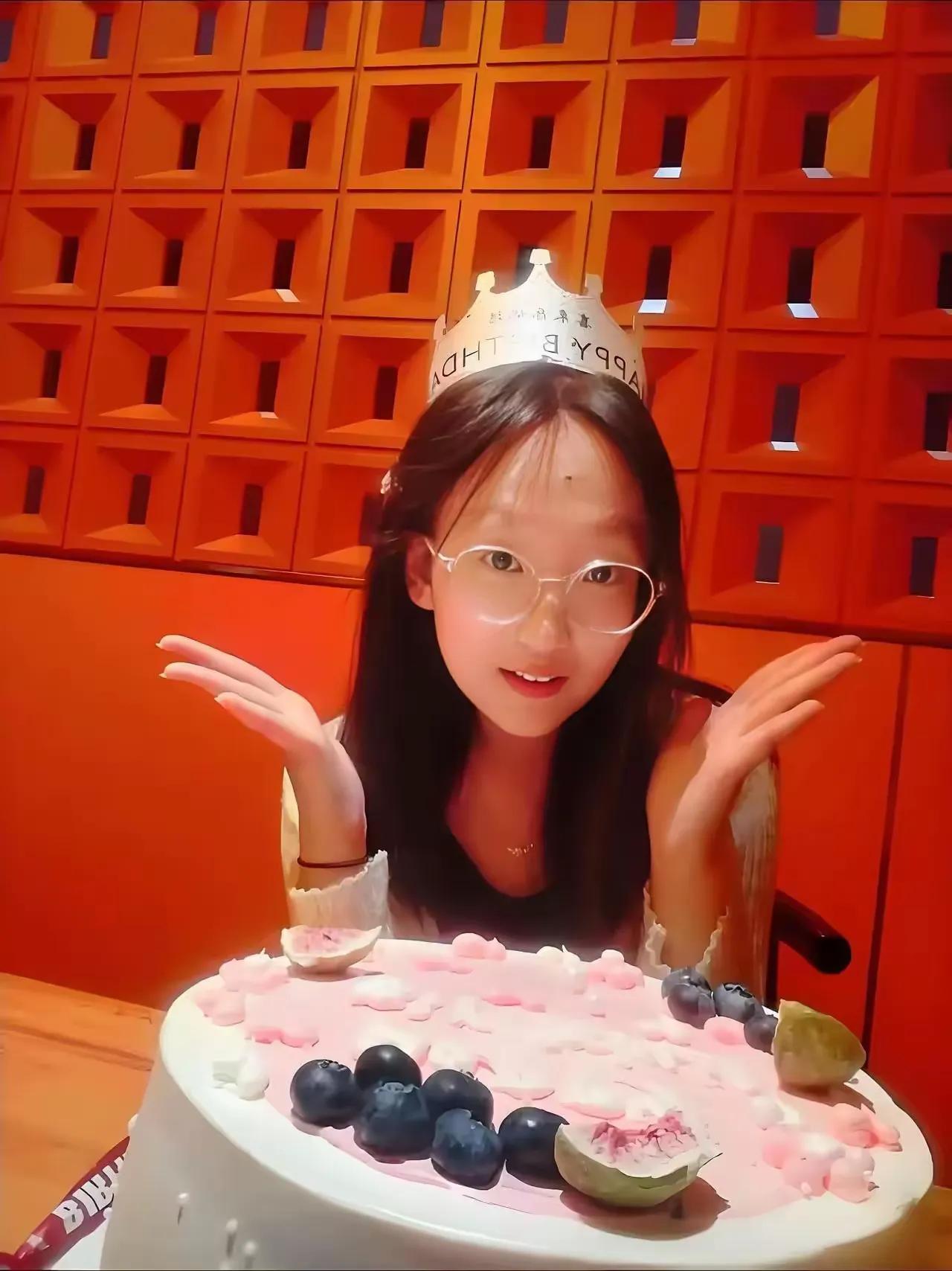 河南一个17岁的女孩，没爹没妈，跟着姑姑和姑父过了14年，今年高考考了695分，