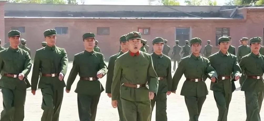 1952年，哈尔滨一所军校塞满将军的儿子，教授被气到罢课，陈赓大将没发火，只用一