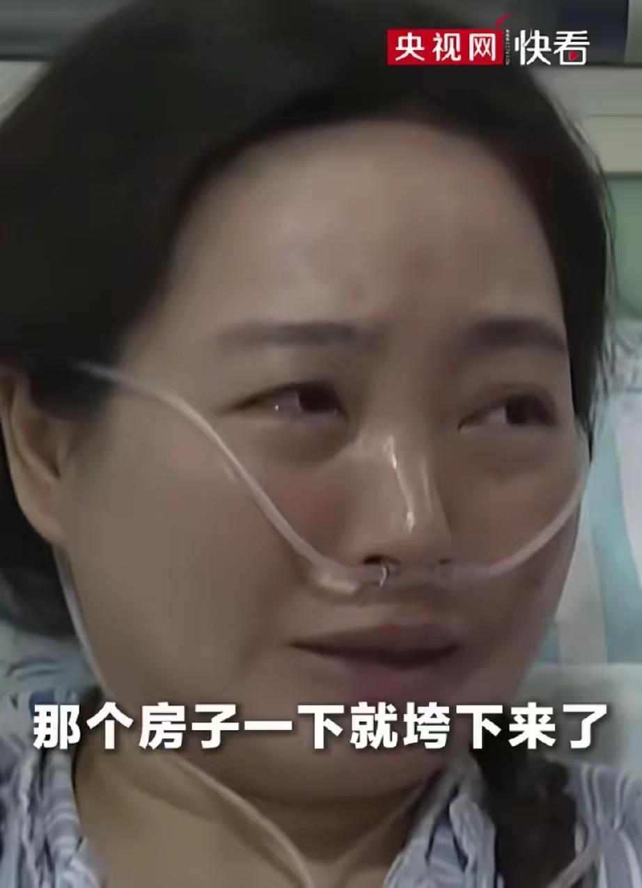 刷到网格员彭迪在病床上受访的画面，心里一下揪紧了。鼻间插着氧气管，两条麻花辫安安