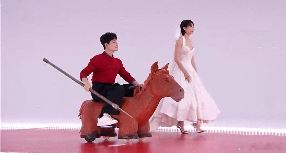 星光大赏红毯这样走红毯是为了什么？宋茜这尬的黑脸都挂不住了🌚