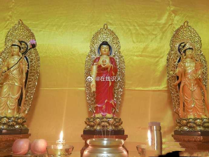 佛前一盏心灯，开发智慧、提高悟性、学业有成、增财增福增禄。​​​​