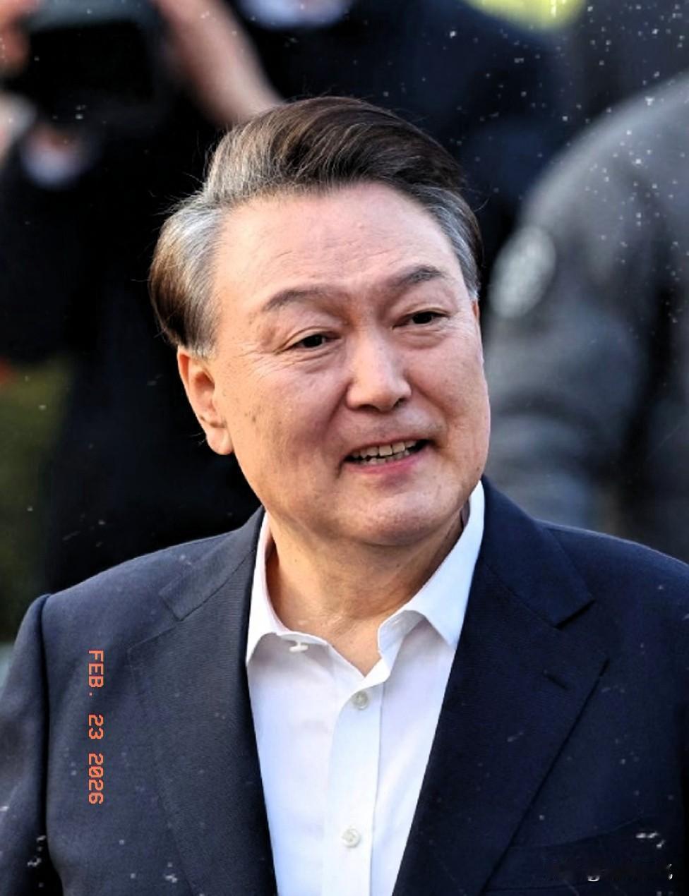 尹锡悦最终逃过一死，这足以证明李在明还是比较仁慈的。这种事情的本质以及恶劣程度他