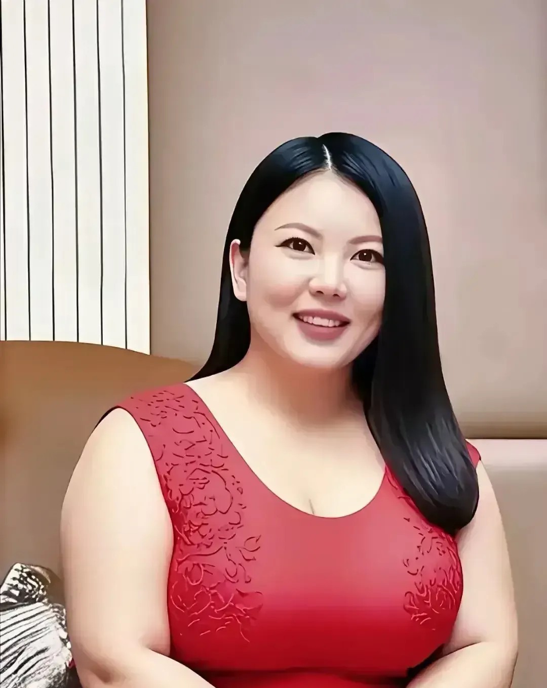 家人们谁懂小时候看李湘，那是多少人的“梦中情妈”+“顶级富婆”！现在她49岁了