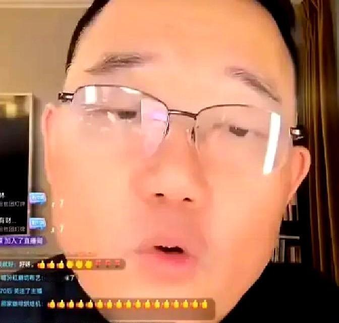 郭德纲说：来我这儿，养家糊口没问题！德云社的郑好，哥们儿在直播时突然爆了个大