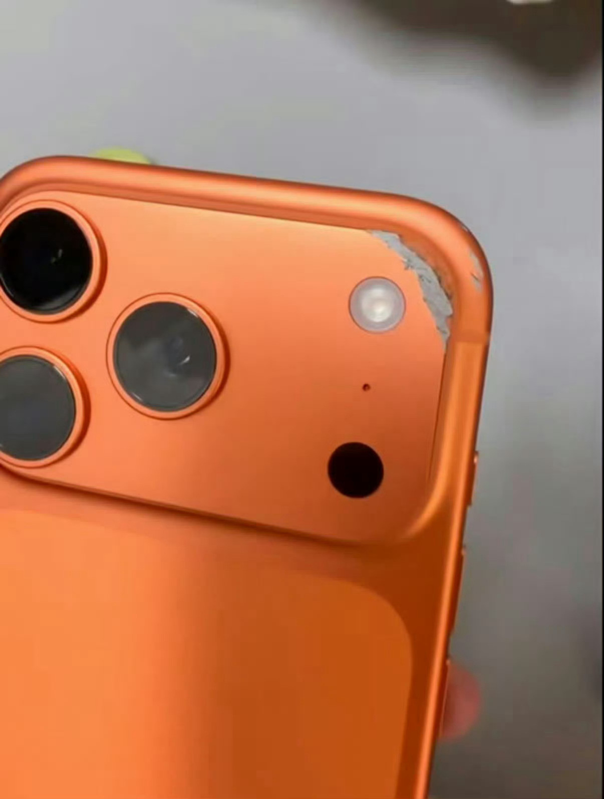 iPhone数字系列，这些年一直都是铝合金，也没见这么多说不行的。这iPho