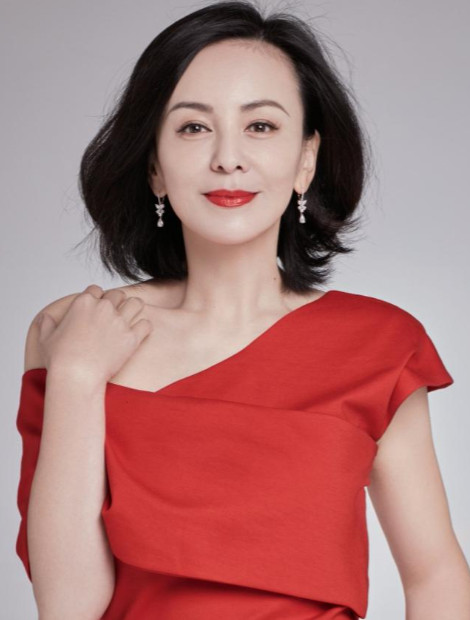 主持人问55岁的王琳：“这么多年你怎么一直没有再婚？”王琳直言：“像我们这
