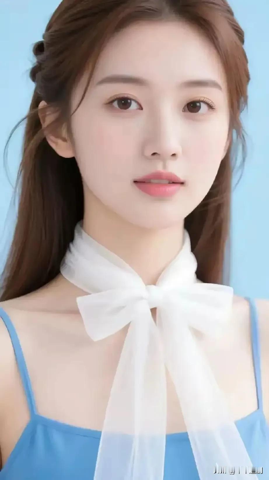 浅蓝裹着云般的纱结，唇上粉是揉进浅空里的软，发梢牵起的风都带着轻甜温柔粉发美女