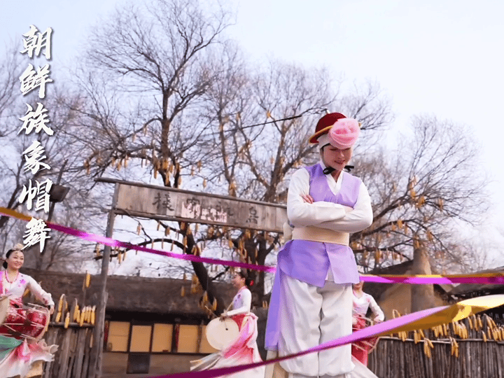 蓝盈莹这集对东北孩子没有退出键东北孩子的电子回乡！蓝盈莹穿朝鲜族服饰、涮老式火