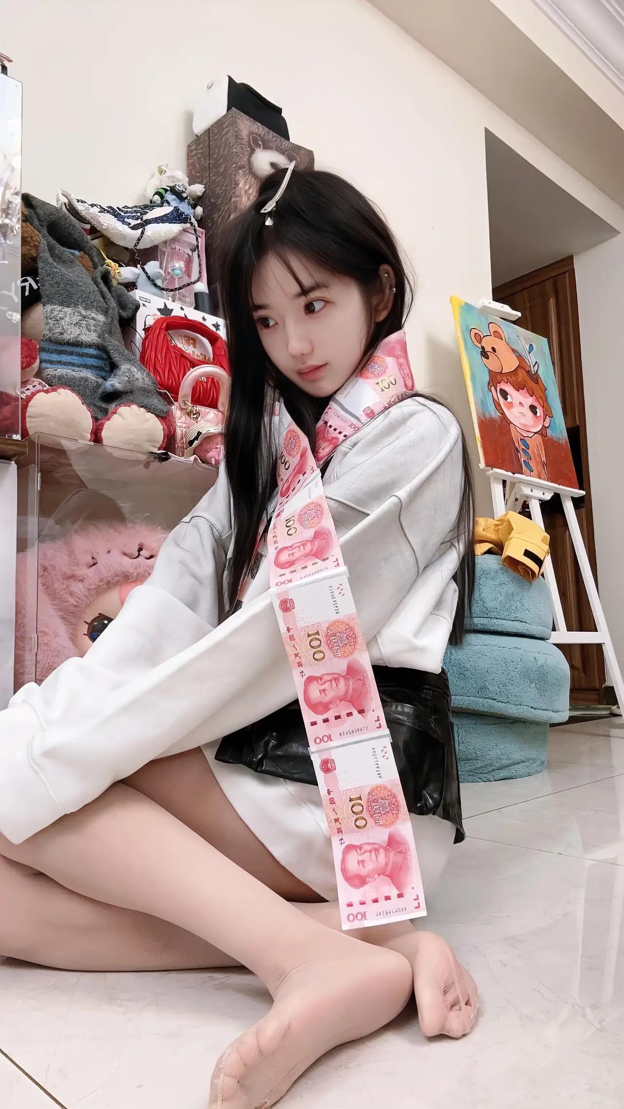 女孩子怎么穿搭既时尚又好看?分享美女穿搭服饰怎样穿搭让自己更美金色传说，喜