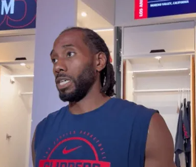NBA常规赛快船114-107战胜开拓者。赛后，科怀-伦纳德接受了采访。伦纳德