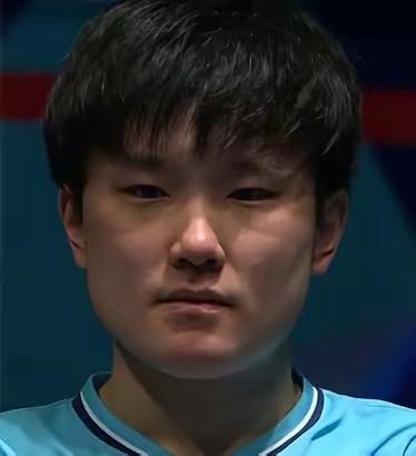 张本智和现在的处境真的尴尬到让人心酸谁能想到，一场0-3的世乒赛惨败，最后所