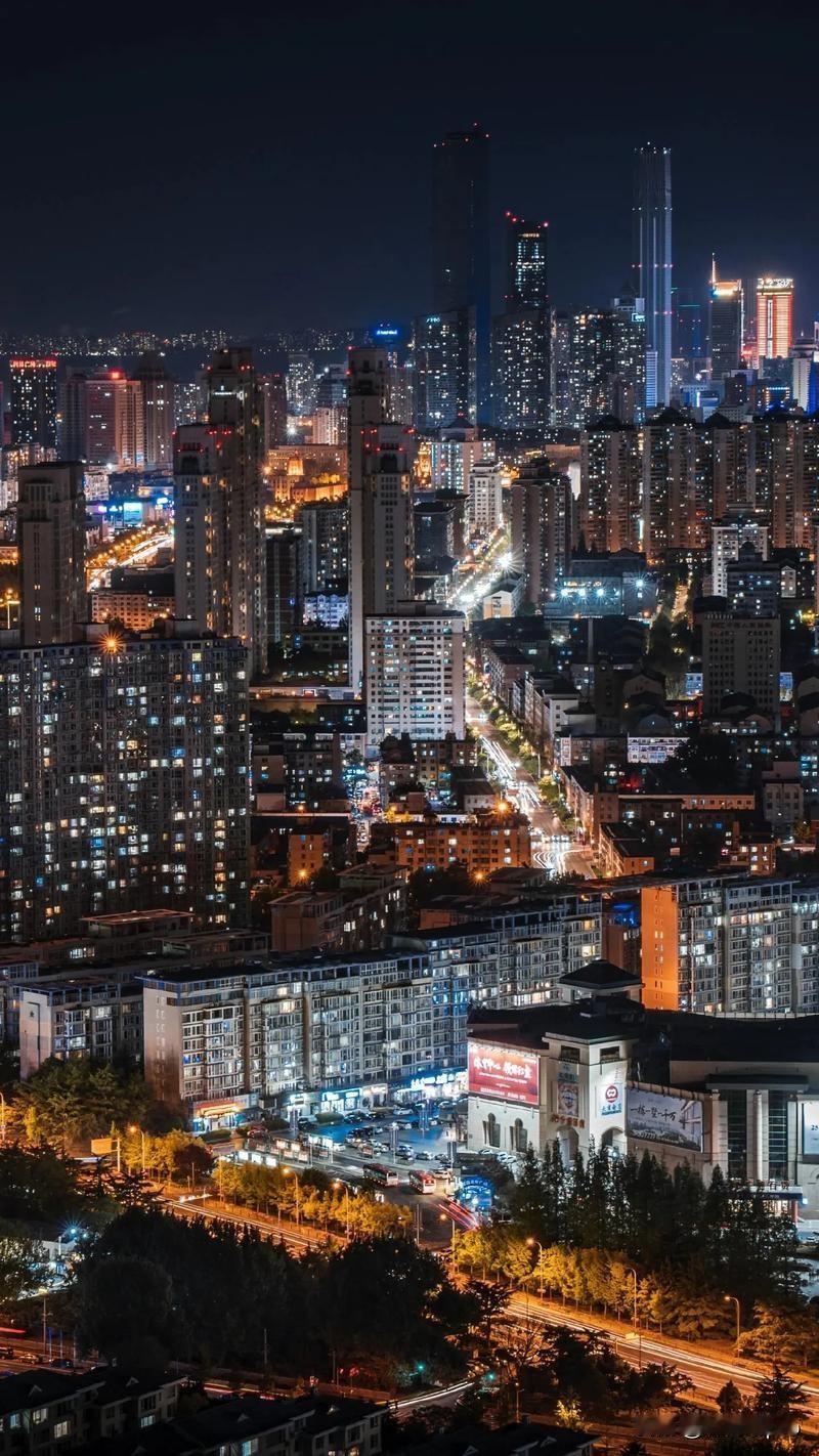 大连，这座一直等待“破局”的北方明珠，终于在2025年迎来了历史性一跃——全年实