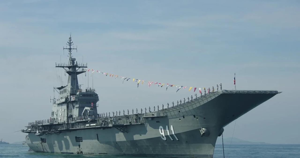 泰国海军现役的唯一航母是“差克里·纳吕贝特号”，它不仅是东南亚国家中首艘航母，也
