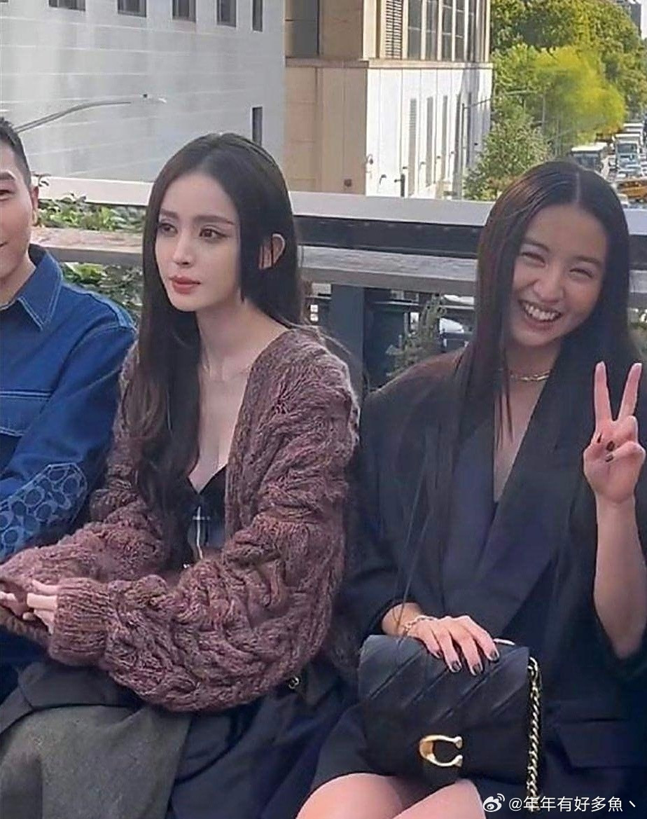 脸的大小在绝对美貌面前不值一提。
