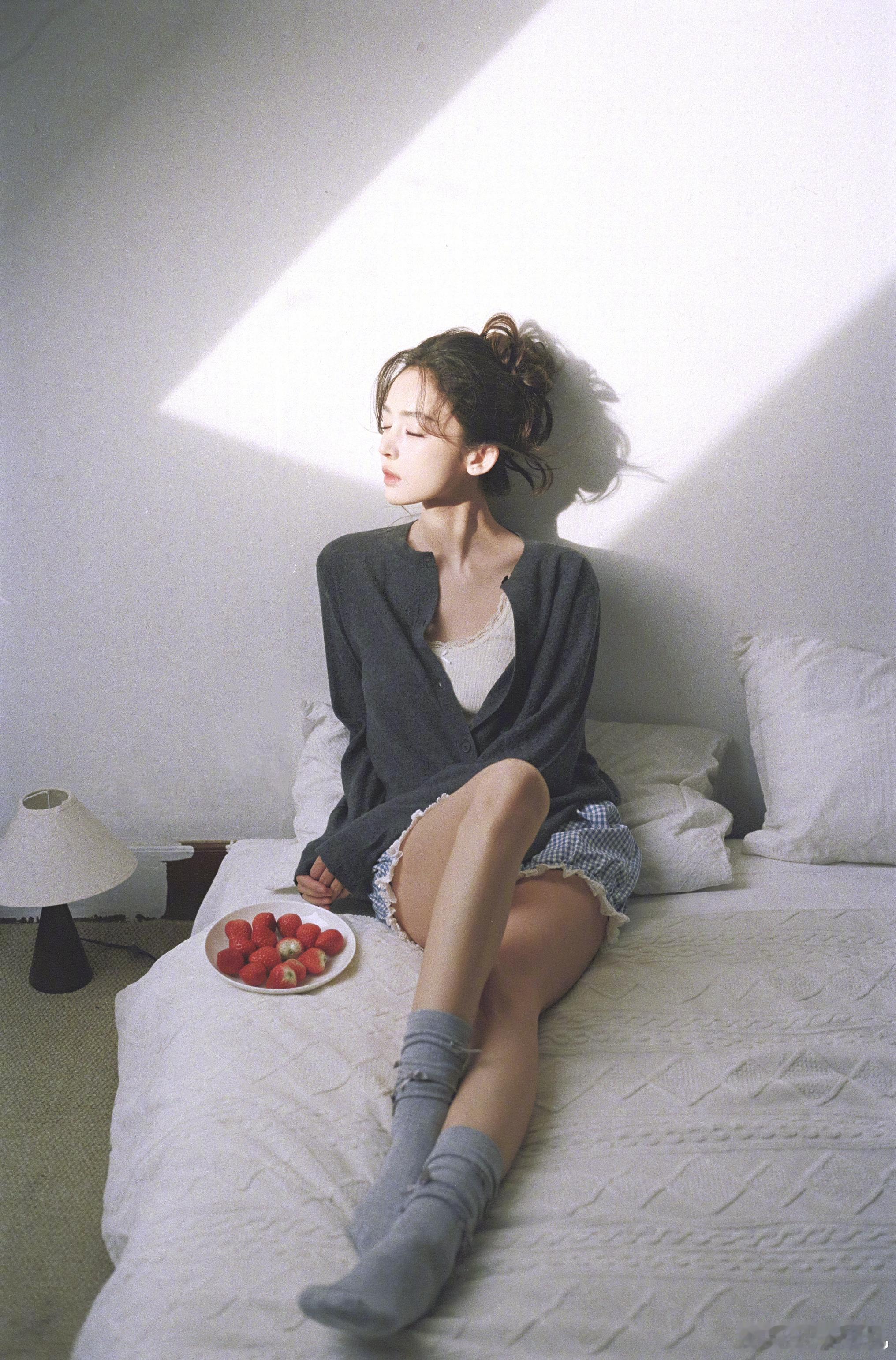 娜扎念不出来的弹幕是这个嘛娜扎新年写真，祝大家2026元旦快乐🧧