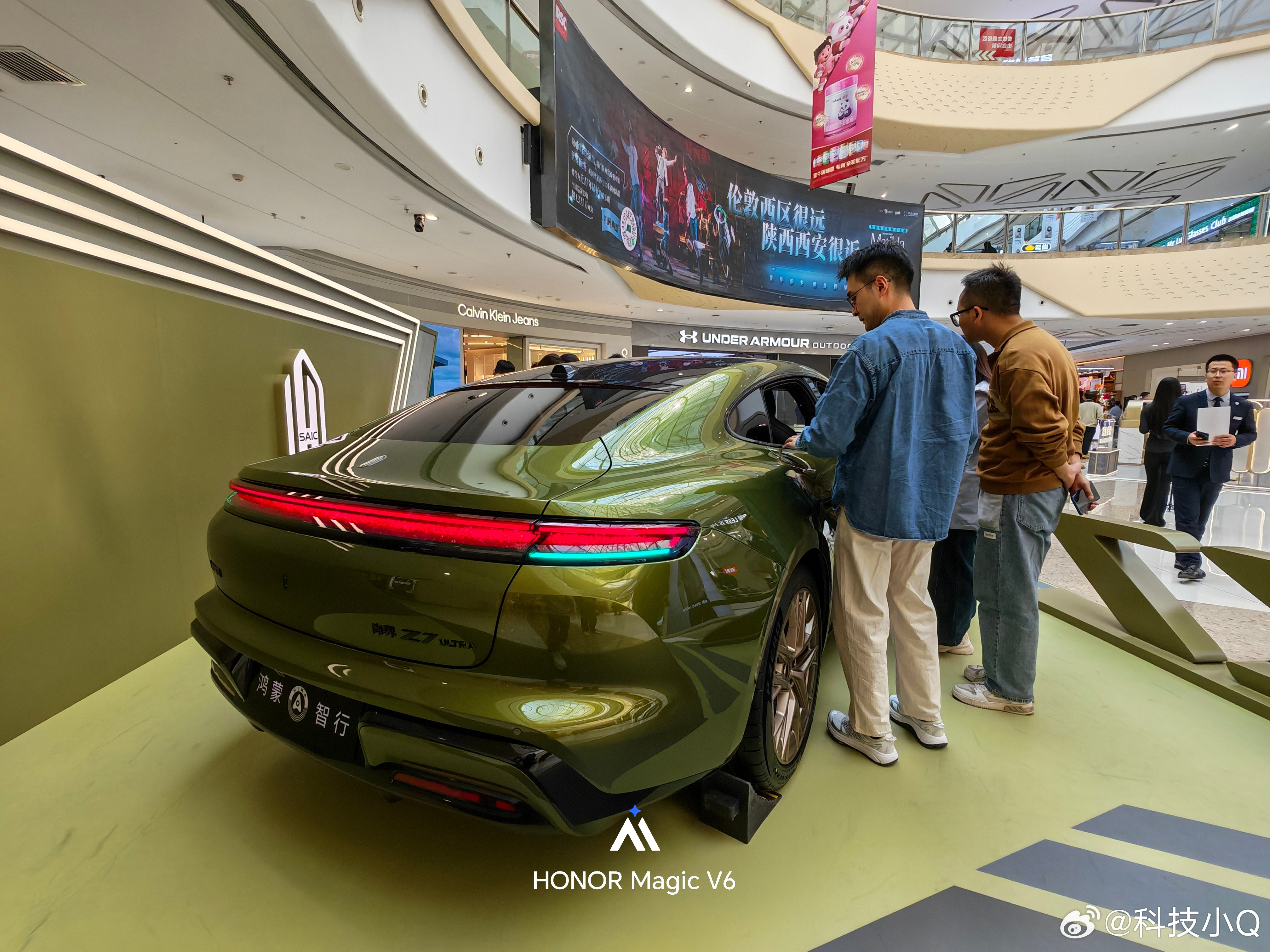 今天尚界Z7终于可以看到展车了，分享一下普通消费者关注的点吧！空间：一位1.87