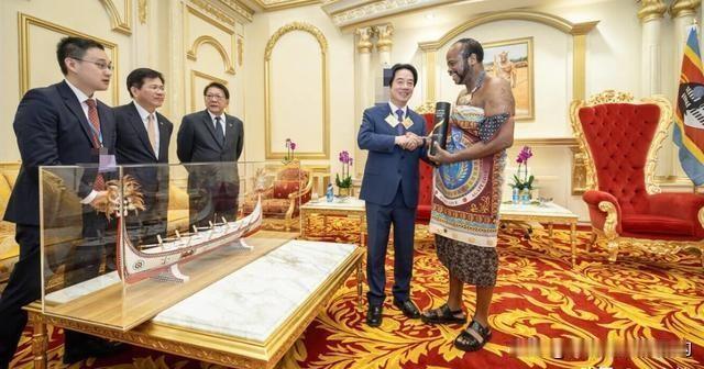 赖清德窜访斯威士兰此行的“重头戏”礼物，是送8头活公牛，其中5头献给斯威士兰国王