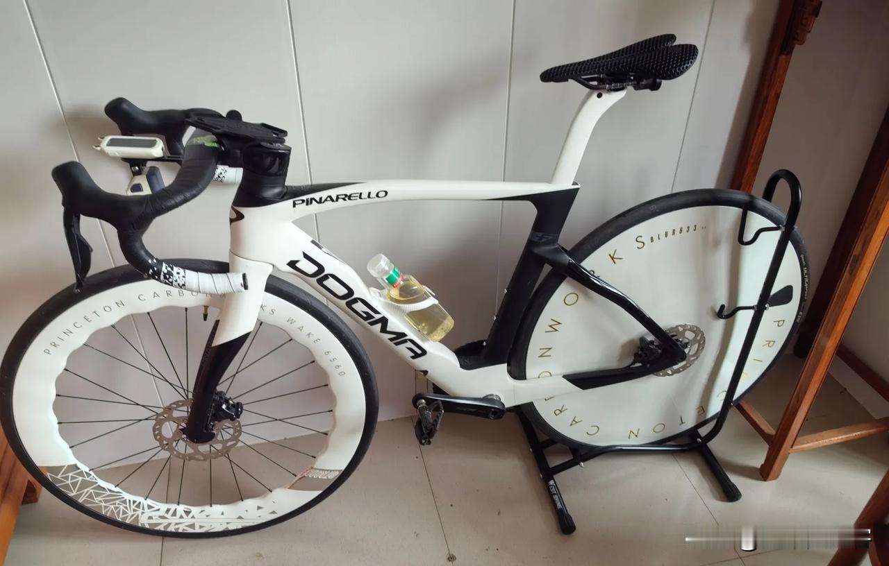 前几天朋友说提了辆新车，听着挺高兴，我当场就起哄：新车到手，必须得安排一顿。