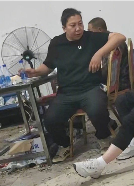 东北雨姐好像过得挺可怜，当时如果跟团队认真道歉，会不会是另一种结果？​​​