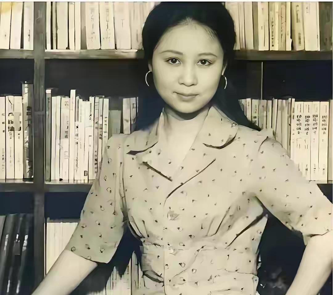 她的剧女主角整天泪汪汪的，歇斯底里的让人烦。实在看不下去琼瑶笔下的爱情其实是绳
