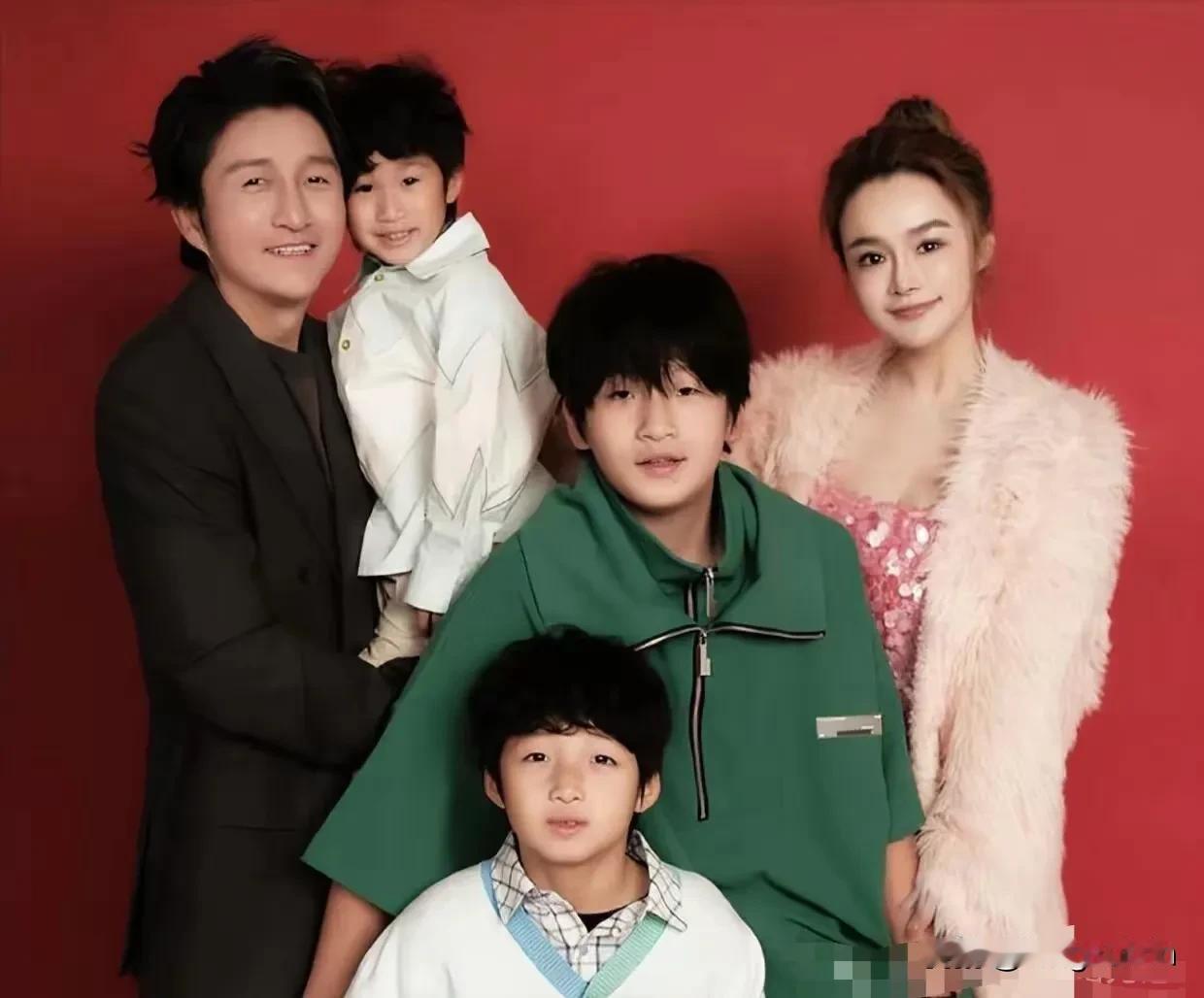 这个女人的原生家庭，就知道他怎么回事，母亲两岁就离婚，是一个小商人，世界观在家庭