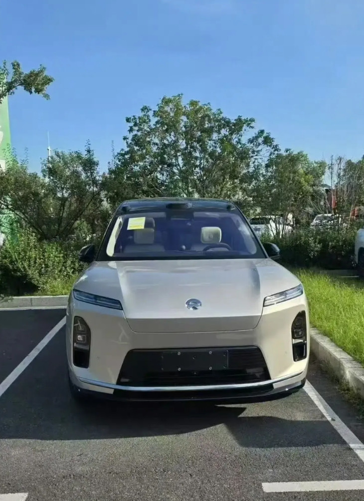 新ES8这前脸线条，个人还是不太能接受！包括乐道的前脸也一样，虽然在乐道那个