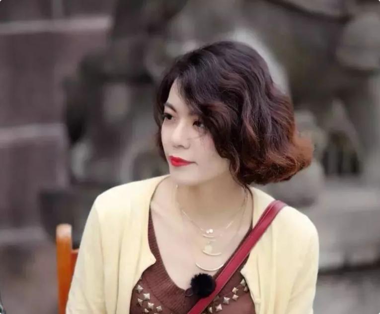 复旦大学陈果说：“女人出轨的本质，不是爱，也不是性，而是用最低的成本，兑