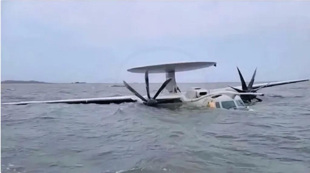 这几天疯传的“福建舰弹射空警600坠海”的所谓现场照，真的把人看乐了。