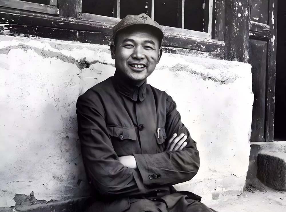 徐海东送给中央5000块大洋的故事，大家都耳熟能详了，其实，徐海东对中央还有一个