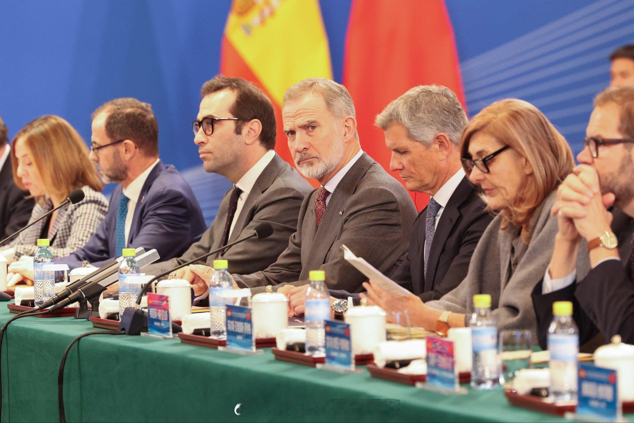 11月12日，费利佩六世在华最后一天，补一下早上的两个活动，先是出席了中国-西班